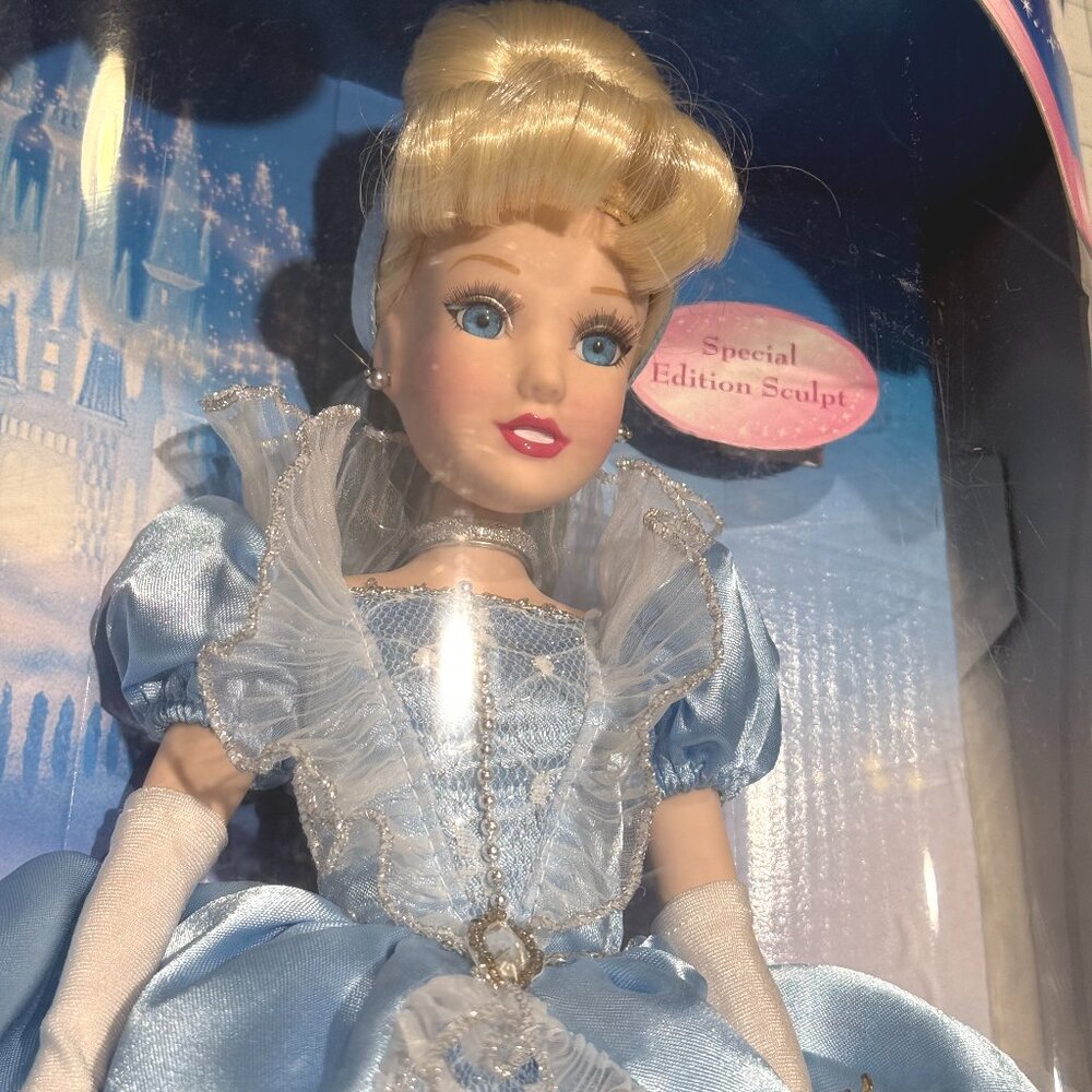 DISNEY Princess Cinderella, 2005 Special Edition. 15” Doll. Brass Key Keepsakes